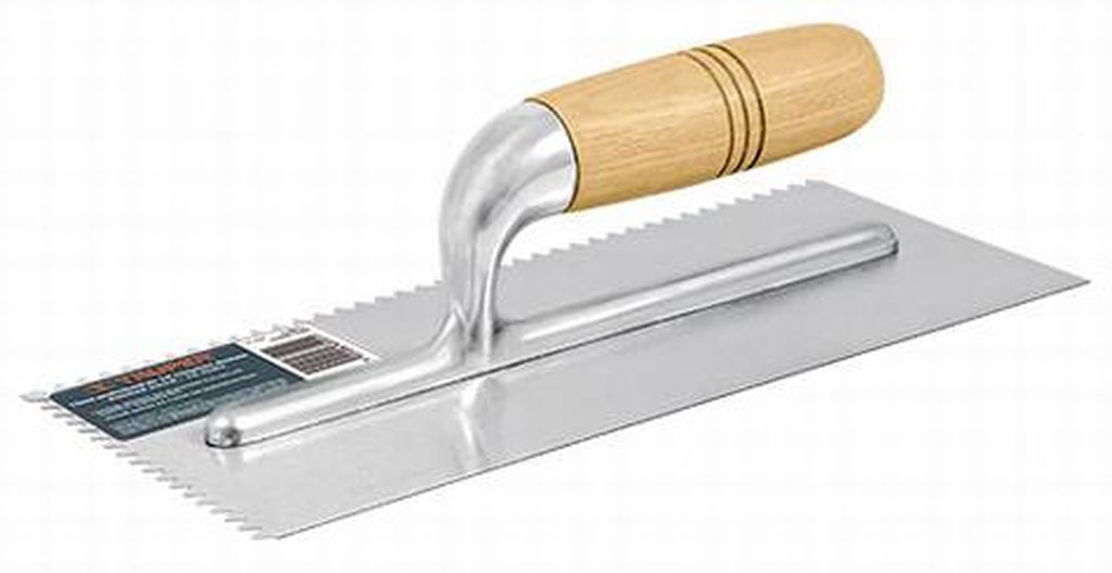 Llana dentado triangular 11', 10 remaches, mango madera LLMD-11, 15403